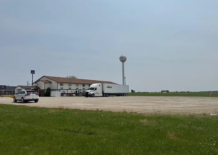 At I-39 3*
